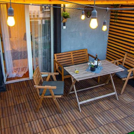 Apartment With Panoramic Terrace In City Center Bucharest Exterior photo