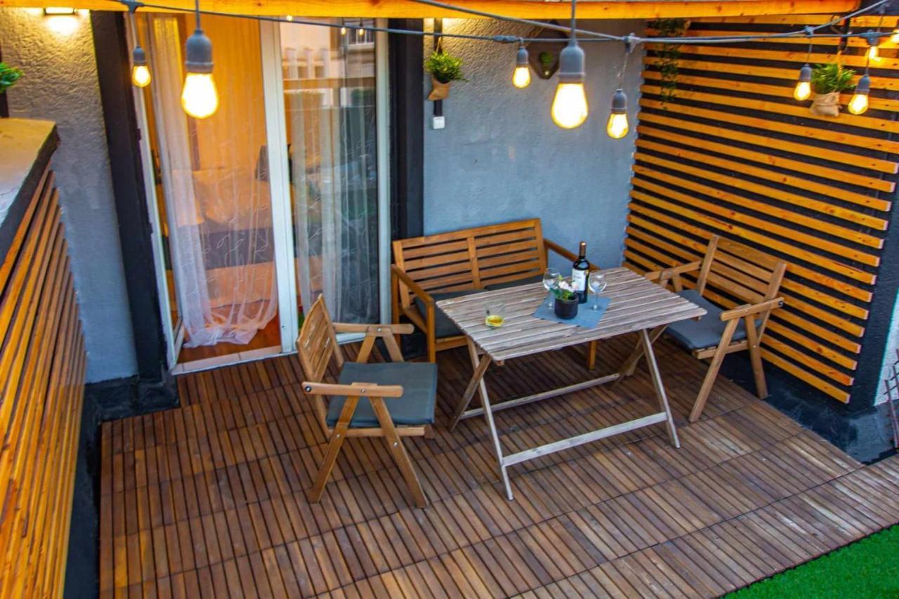 Apartment With Panoramic Terrace In City Center Bucharest Exterior photo